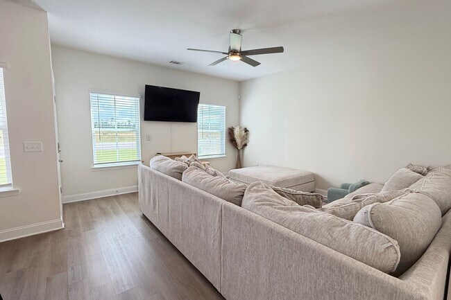 Building Photo - COMING JUNE 2026! (Pet Friendly)