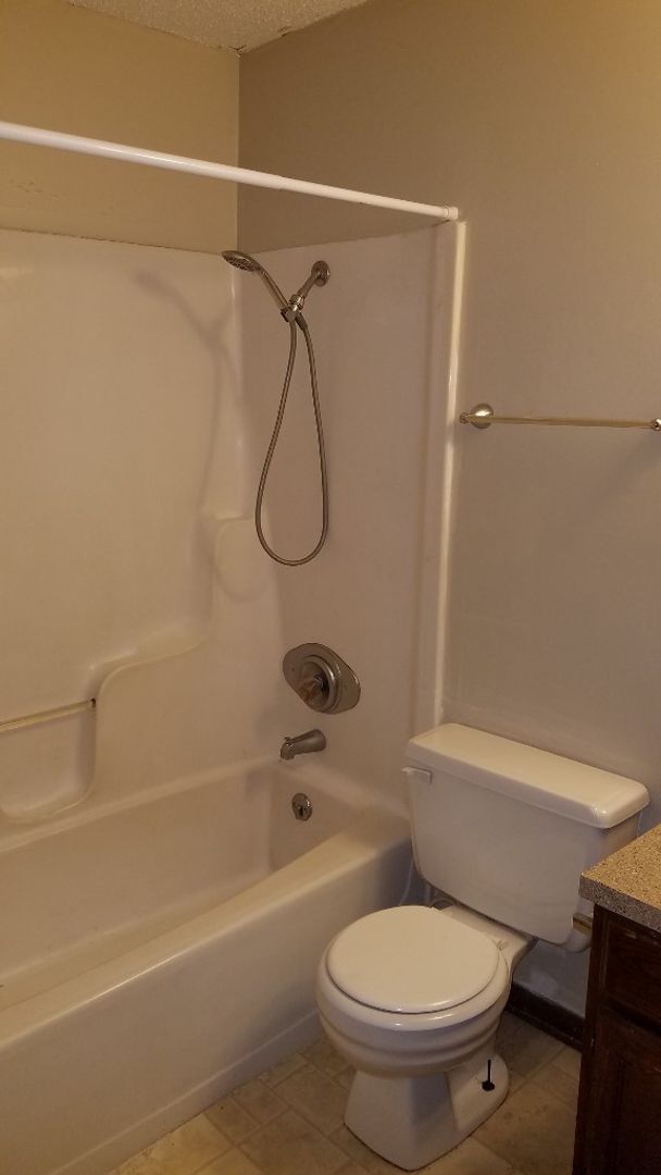 Building Photo - 8510 W Maple St