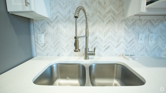 1BR,1BA,-525SF Weston - The Loraine