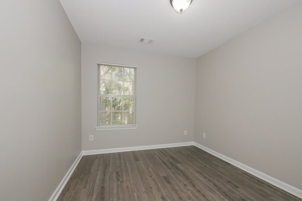 Building Photo - 7600 Creekside Ln