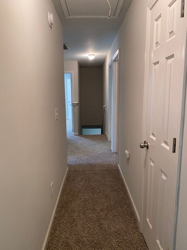 Building Photo - Updated 4 Bed/2.5 Bath in Great Swim/Tenni...