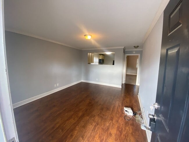 Building Photo - 2Bed/1Ba Duplex close to Downtown Concord ...