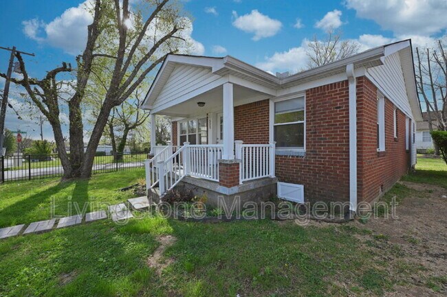 Building Photo - 501 Small St