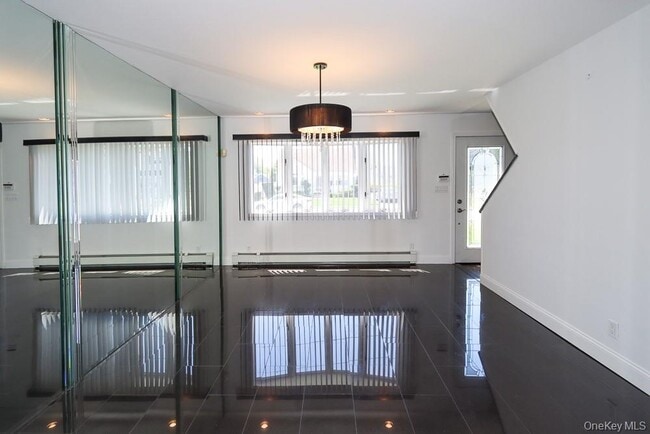 Building Photo - 223 Chestnut Ave