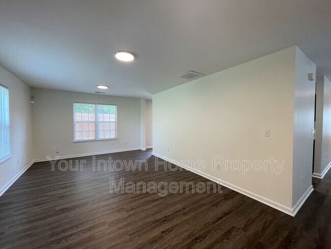 Building Photo - 2780 Silver Hill Terrace SE