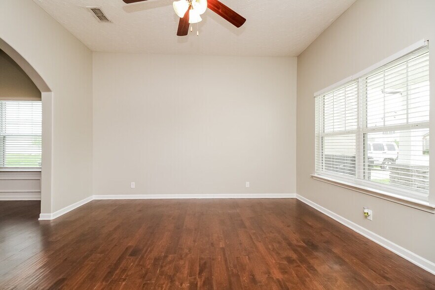 Building Photo - 2426 Salem Glen Xing