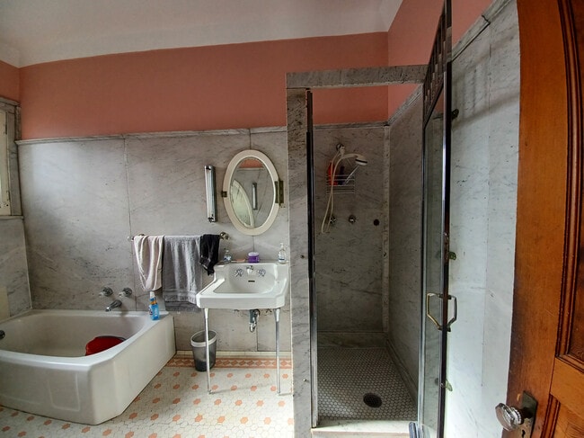 Building Photo - 3507 Clifton Ave