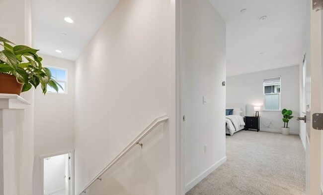 Building Photo - 1747 Linden Ln