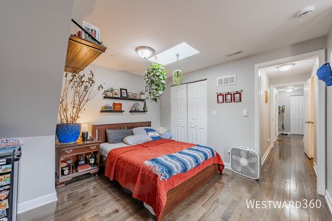 Building Photo - 1733 N Artesian-3