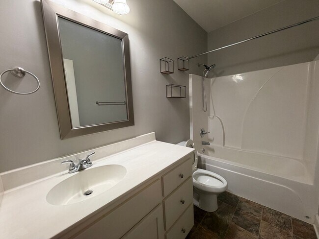 Building Photo - Nice 3/2 House with Bonus in Shannon- $2,850