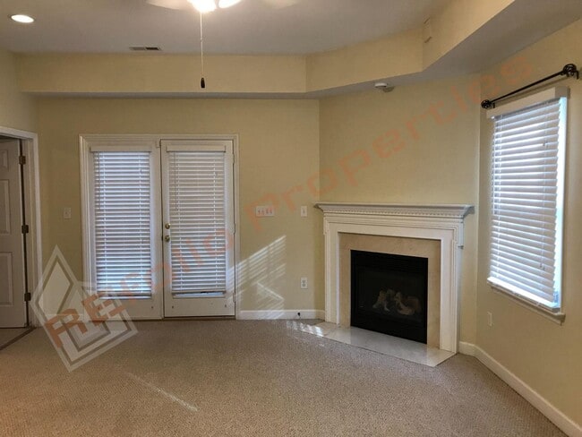 Building Photo - Wonderful 3BD 4 BA 1 Car-Garage End Unit T...