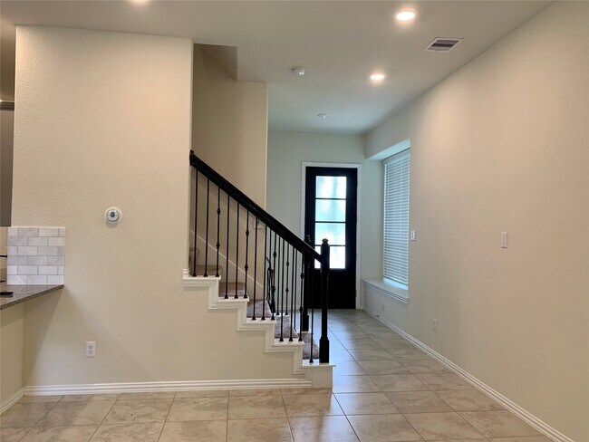 Building Photo - 711 Embercove Dr