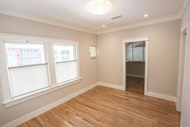 Building Photo - Recenty Updated 1916 California Bungalow f...