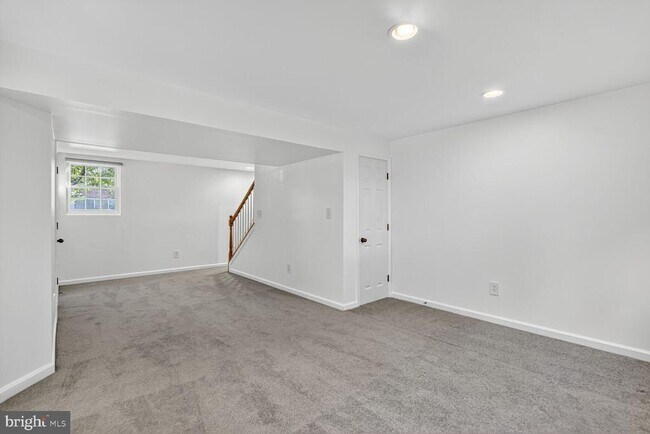 Building Photo - 5320 Larochelle Ct