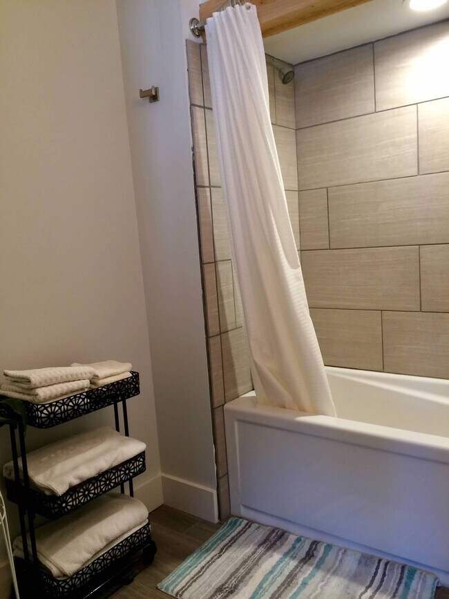 Building Photo - 1456 Bliss Rd