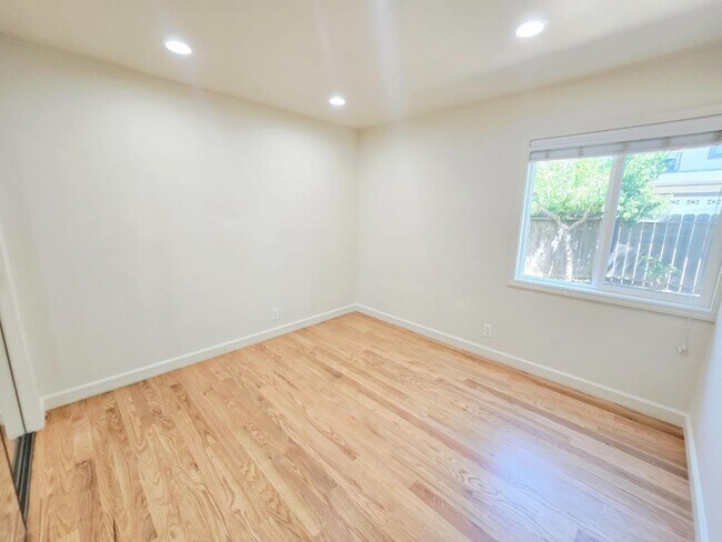 Building Photo - 10218 E Pk Cir
