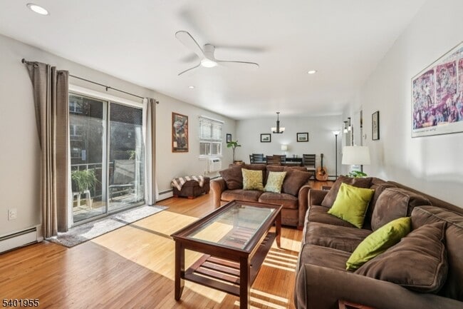 Building Photo - 421 Bloomfield Ave