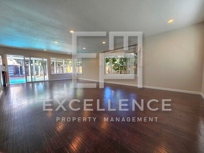 Building Photo - 4/2 House With Private Pool & Hot Tub, AC,...