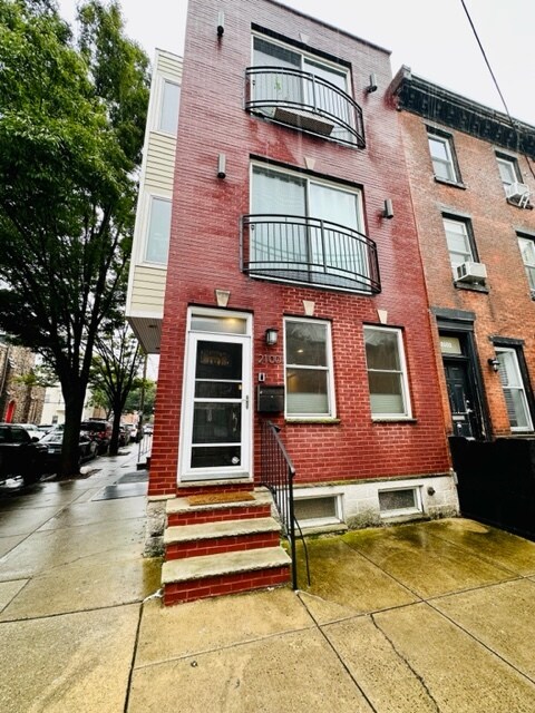 Building Photo - 2100 Christian St