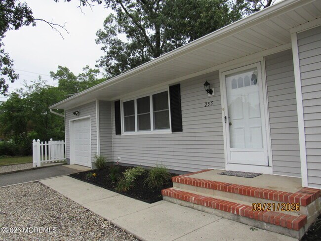 Building Photo - 255 Dogwood Ln