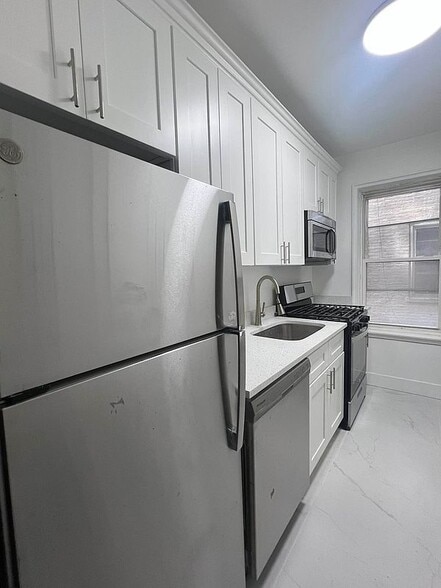 Building Photo - 3810 Greystone Ave