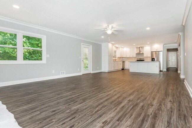 Building Photo - 2681 Ravenoaks Pl