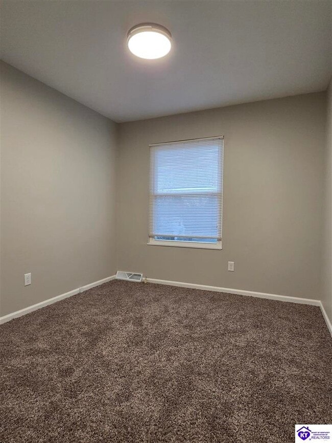 Building Photo - 526 Rose Creek Dr