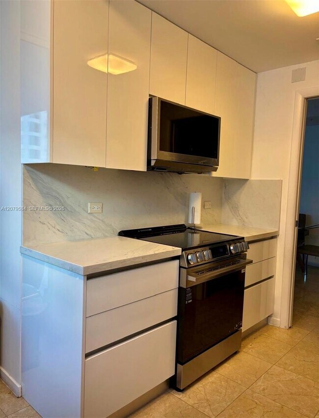 Building Photo - 801 Brickell Key Blvd
