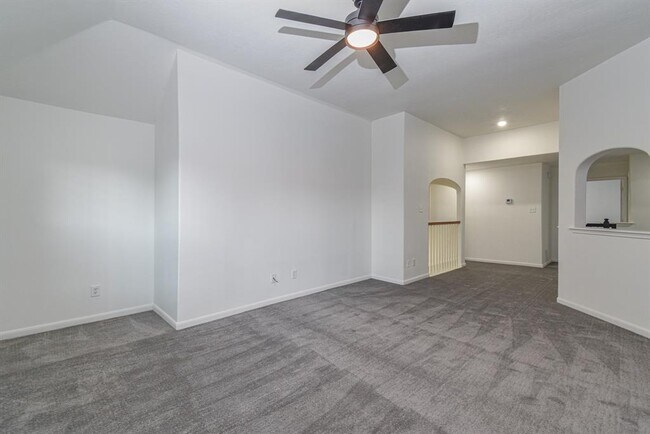 Building Photo - 30611 Country Meadows Dr