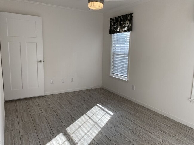 Building Photo - 2610 Dogwood Pl