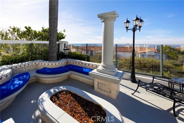 Building Photo - 7 Vista Luci