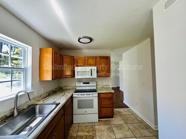 Building Photo - 3909 Wilshire Blvd