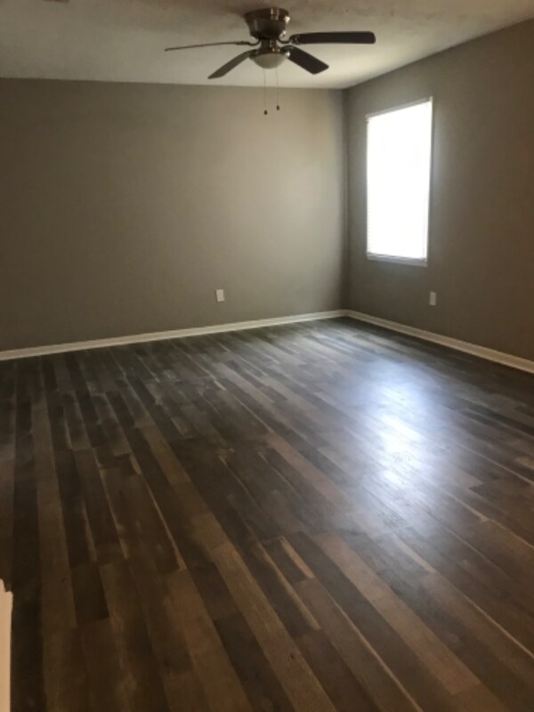 Building Photo - 1740 Lisbon Dr SW