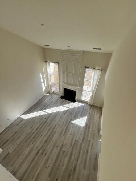 Building Photo - 915 Wendlebury Ct