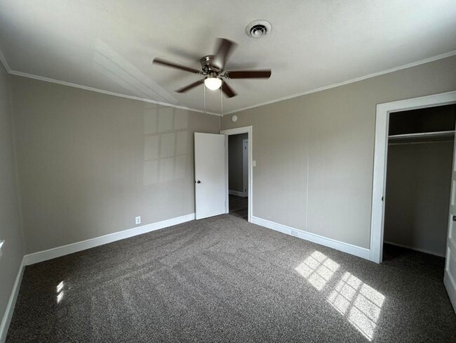 Building Photo - 411 E Charlotte Ave