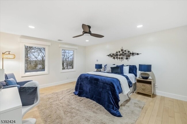 Building Photo - 827 Alden Rd