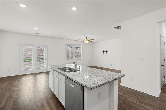 Building Photo - 166 Champlain Rd