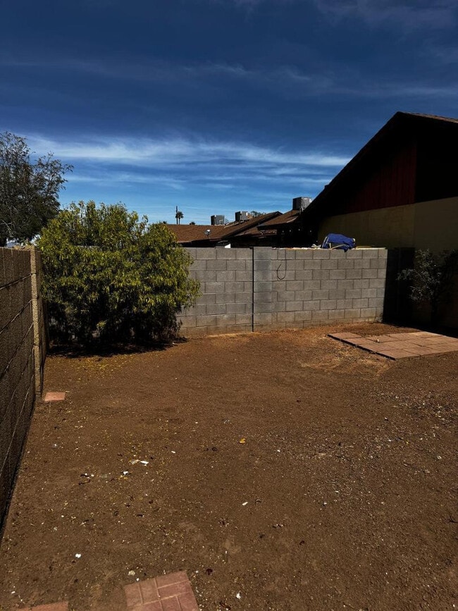 Building Photo - 442 S 32nd Pl