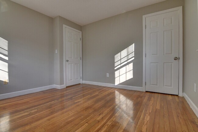 Building Photo - 30 Trull St