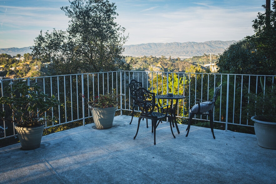 Building Photo - 2050 Cyprean Dr