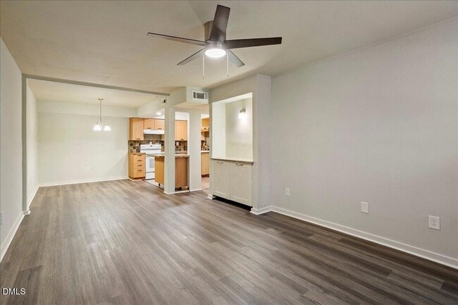 Building Photo - 7124 Longstreet Dr