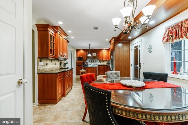 Building Photo - 841 Rodman Ave