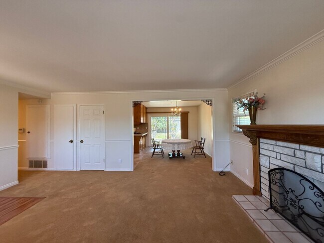 Building Photo - 735 Patterson Rd