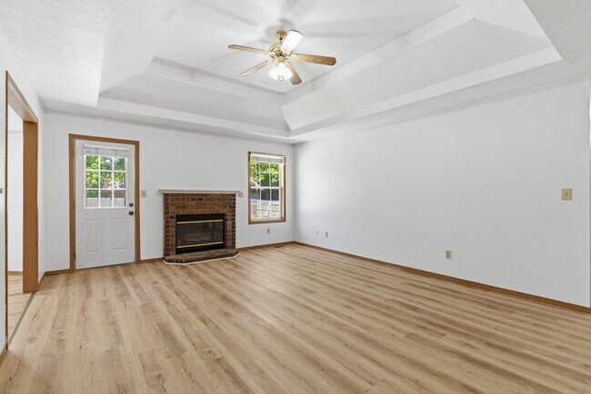 Building Photo - 657 Kings Carriage Rd