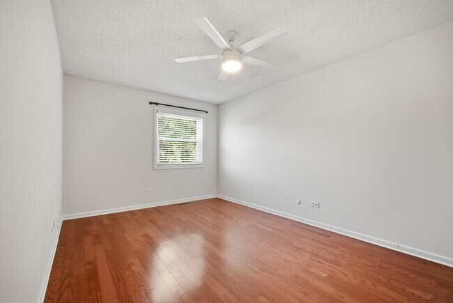 Building Photo - 1204 W Inverrary Ln
