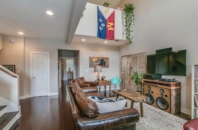 Building Photo - 1703 Patterson St