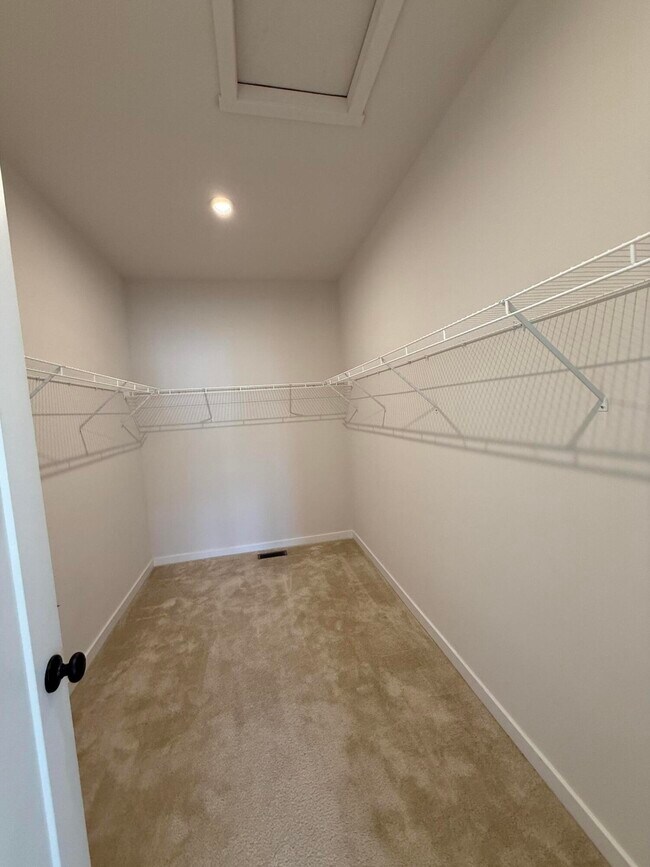 Building Photo - 6394 S Trailwoods Dr