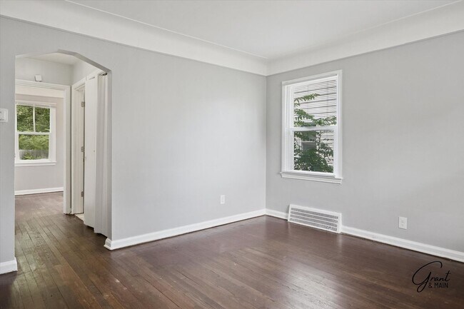 Building Photo - $1300 3 bedroom bungalow