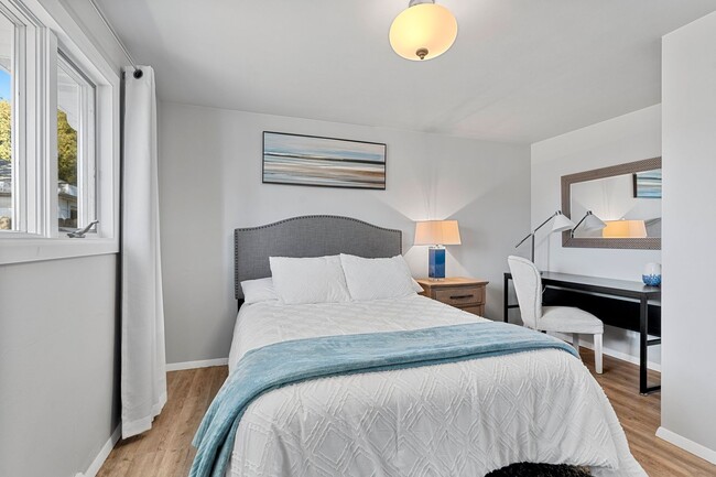 Building Photo - 3 BR 1.5 BA ranch house w/ large garage