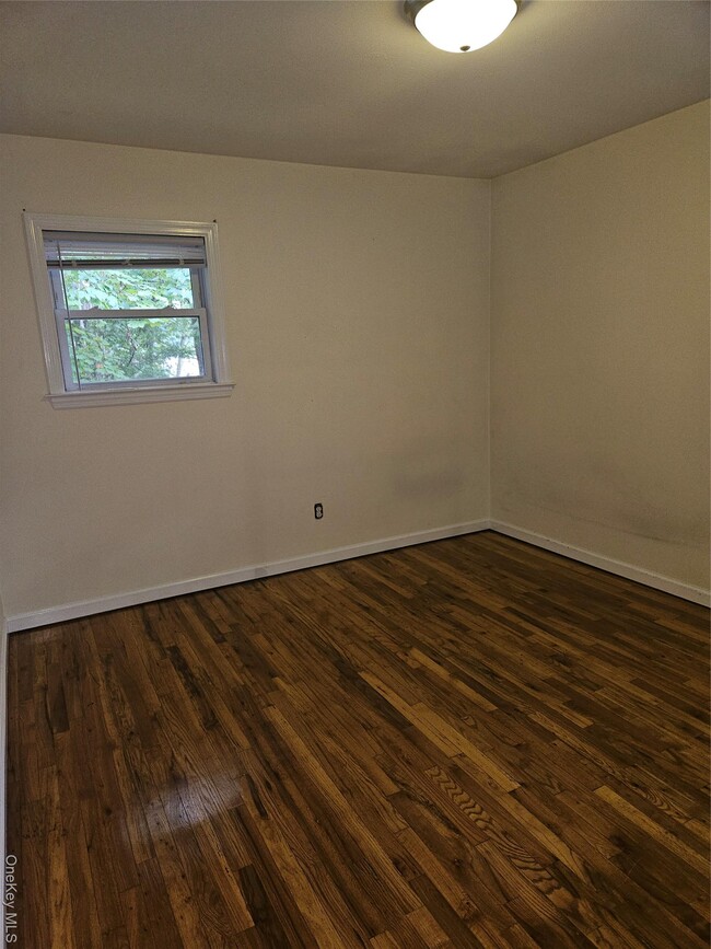 Building Photo - 8 Town Path